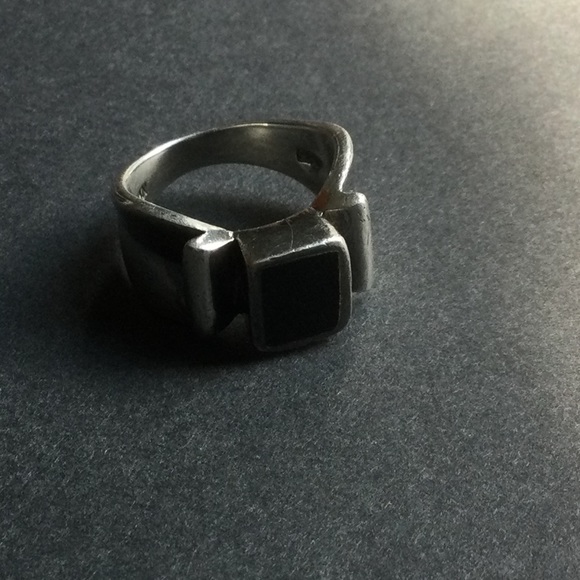 Brutalist Vintage Sterling Silver Ring With Black Stone - Picture 4 of 10